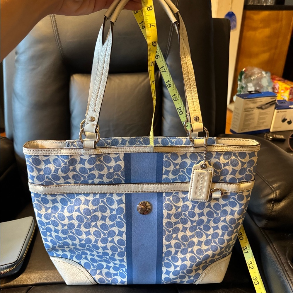 Blue and white Coach bag - Picture 8 of 11